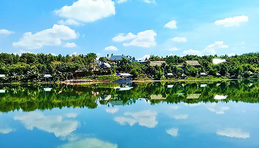 Đảo Yến Sơn Hà là địa điểm du lịch Bình Phước nổi tiếng. 