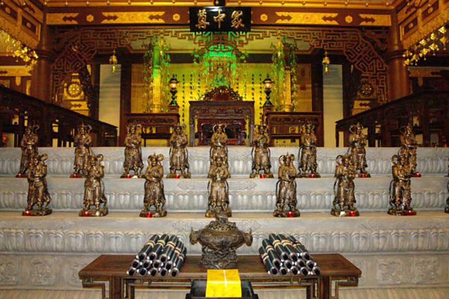 Hình ảnh bên trong Bảo tháp Xá Lợi ở chùa Minh Thành.