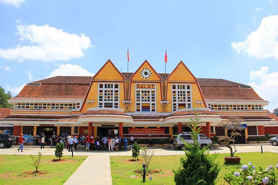 Thiết kế nhà ga dựa trên ba đỉnh núi Langbiang độc đáo.