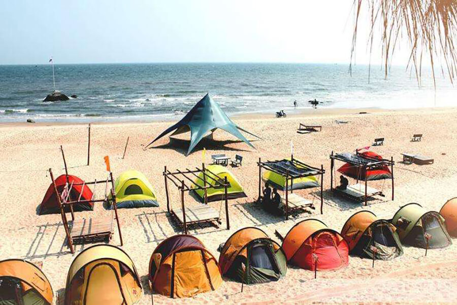 Bãi biển Hà My còn là nơi thích hợp để cắm trại qua đêm.