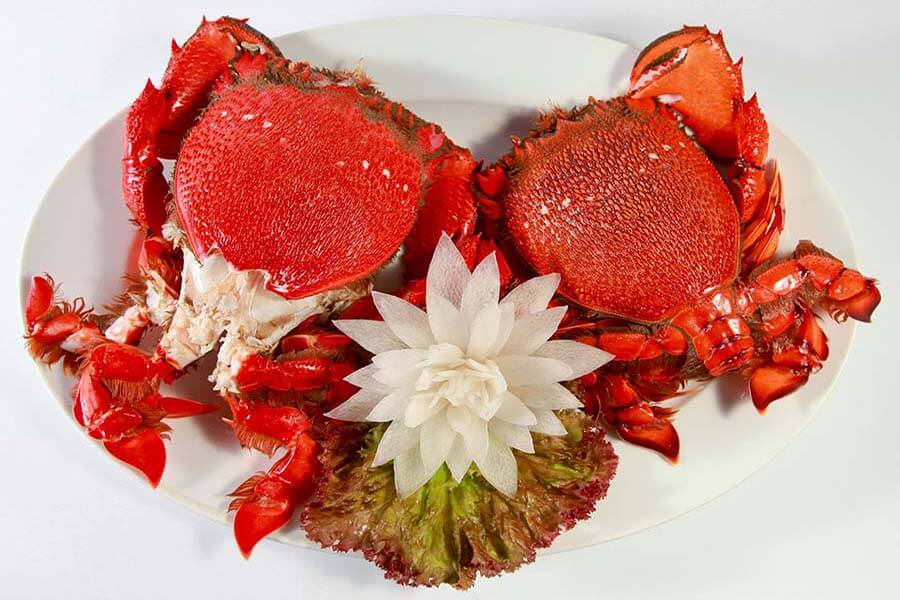 Đặc sản Cua Huỳnh Đế là món ăn không thể bỏ qua khi đến Quy Nhơn.