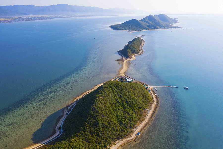 Đảo Điệp Sơn là địa điểm du lịch nổi tiếng của Phú Yên.