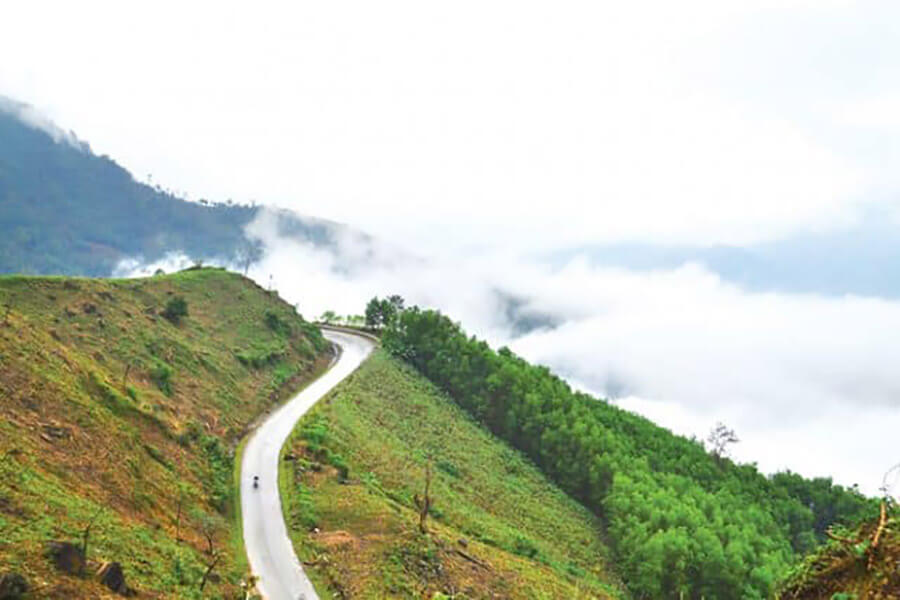 Đèo Long Môn là con đèo dài nhất Quảng Ngãi.