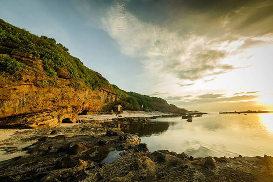 Đảo Lý Sơn nên thơ dưới ánh nắng ban mai.