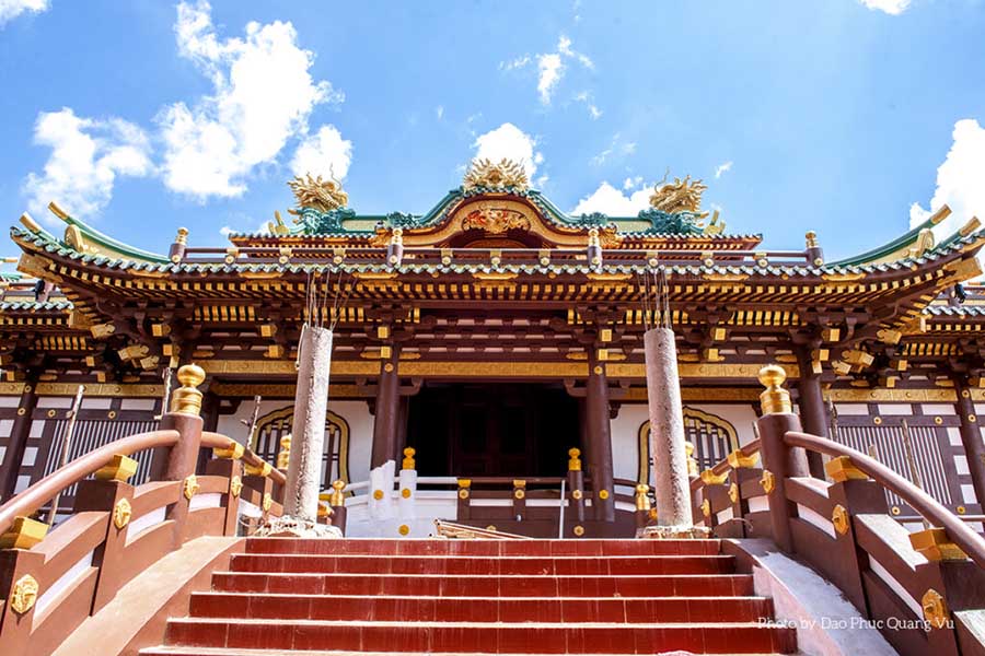 Cận cảnh kiến trúc hơi hướng Nhật Bản và Trung Hoa ở chùa Minh Thành.