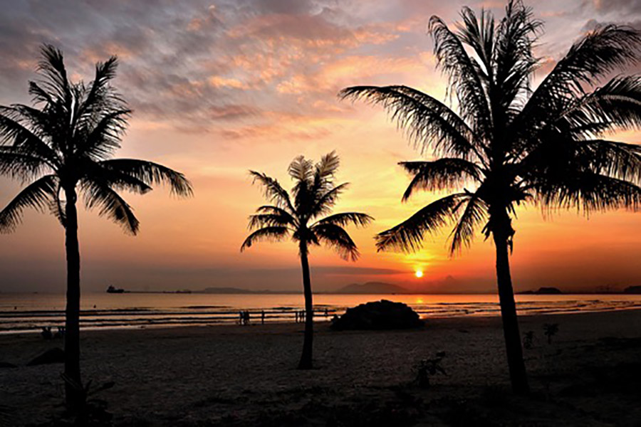 Toàn cảnh bãi biển Khe Hai Quảng Ngãi.
