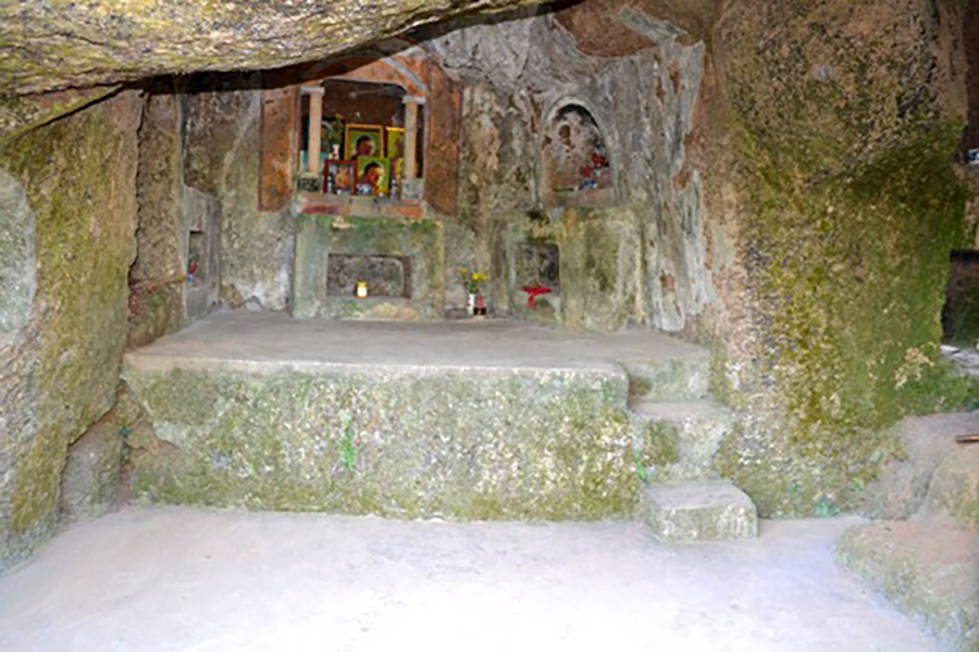 Hình ảnh chùa Ông Rau ở núi Long Phụng.